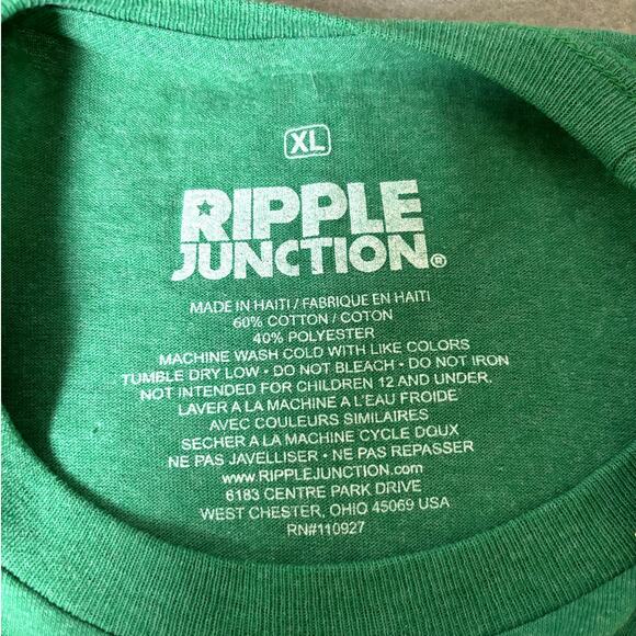 St Patricks Day Bowtie Green Shamrock Party Festival Graphic Tee Shirt XL NWT - Picture 4 of 4